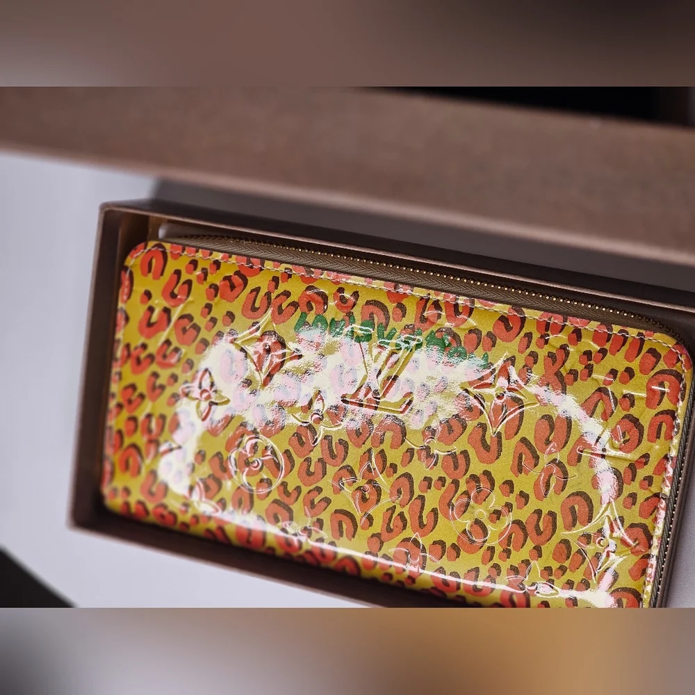 Louis Vuitton Ltd Edition Monogram Vernis Cheetah Print Zippy Wallet! - Picture 6 of 16